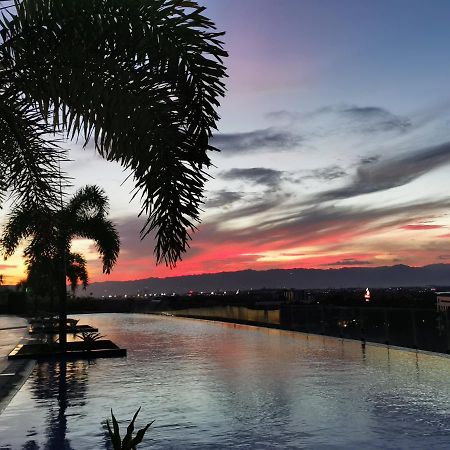 Mactan Newtown Deluxe Island Breeze Appartement Lapu-Lapu City Buitenkant foto