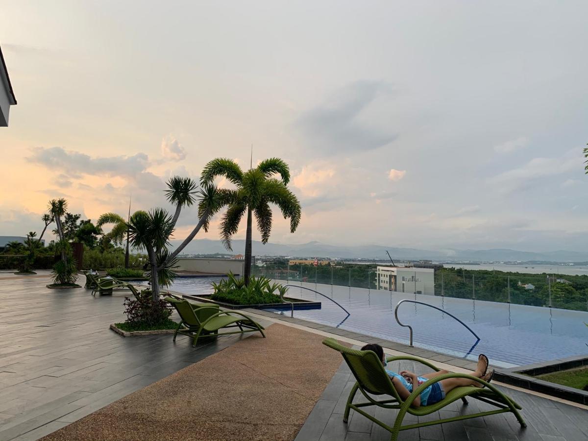 Mactan Newtown Deluxe Island Breeze Appartement Lapu-Lapu City Buitenkant foto