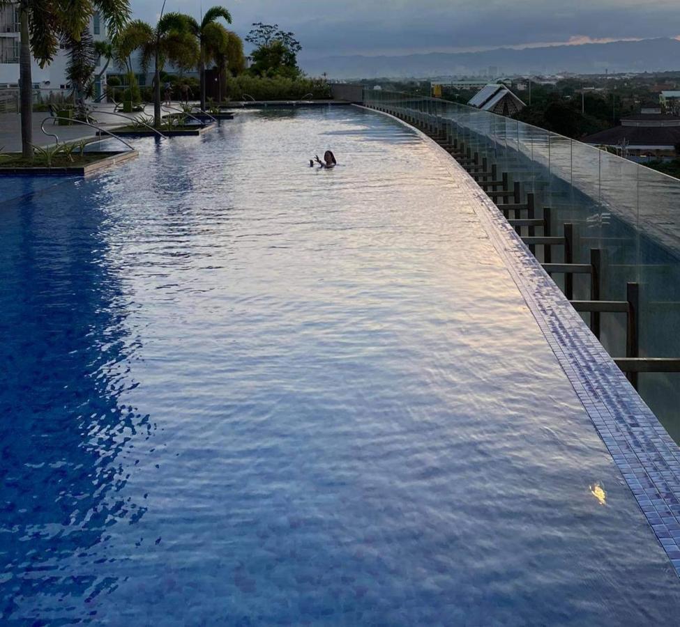 Mactan Newtown Deluxe Island Breeze Appartement Lapu-Lapu City Buitenkant foto