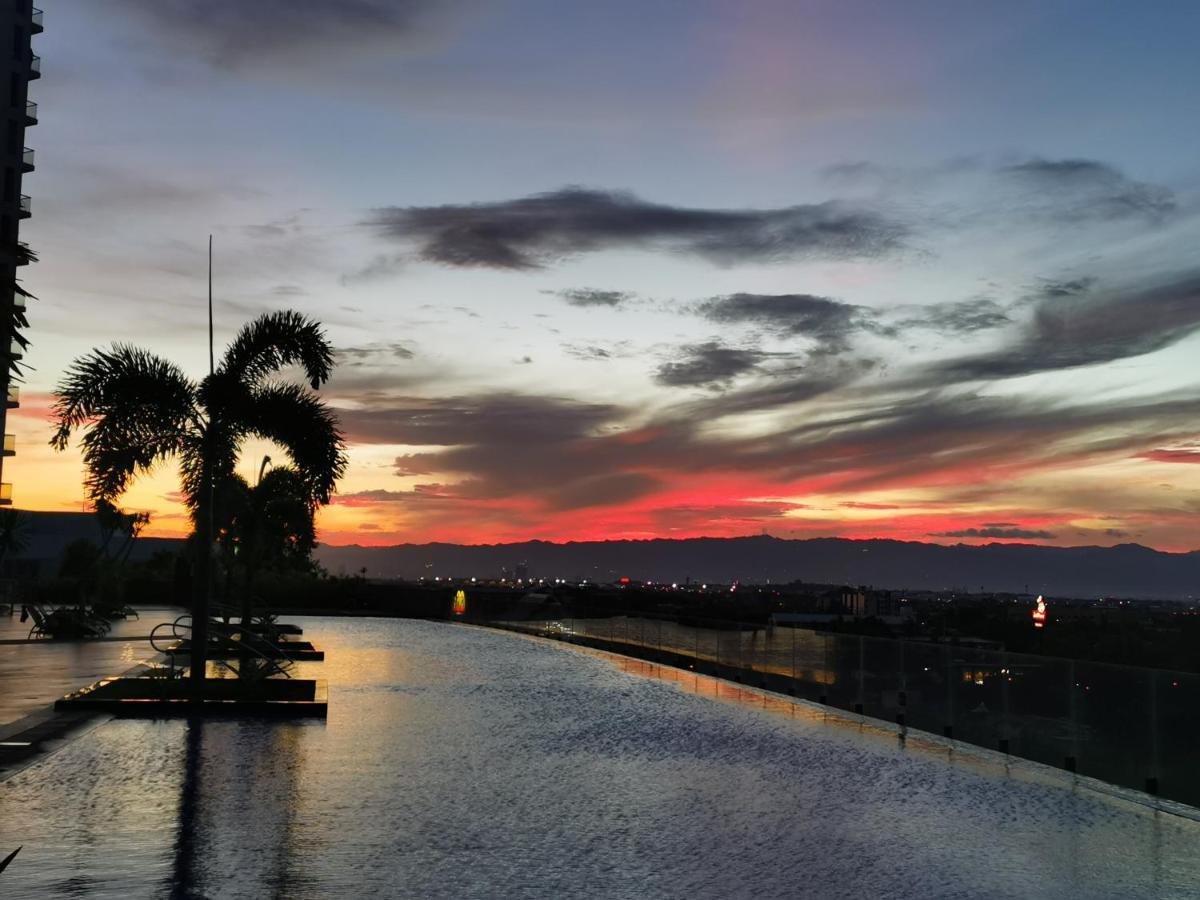 Mactan Newtown Deluxe Island Breeze Appartement Lapu-Lapu City Buitenkant foto